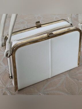 Vintage White Double Kisslock Shoulder Bag Purse. Mid-Century “camera” bag.
